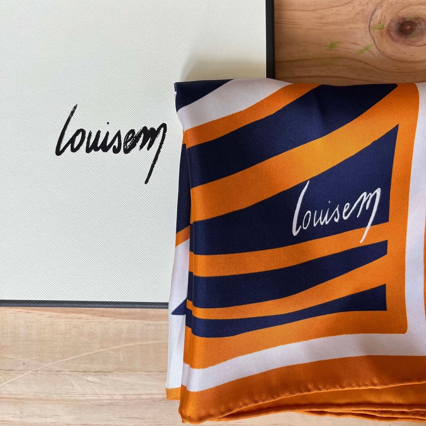 Louisemshop Foulard en soie – Bleu marine, blanc et or