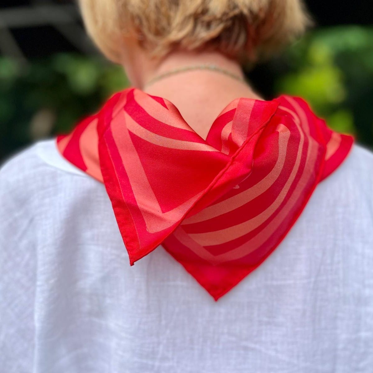 Louisemshop Foulard en soie – Ton sur ton de Rouge