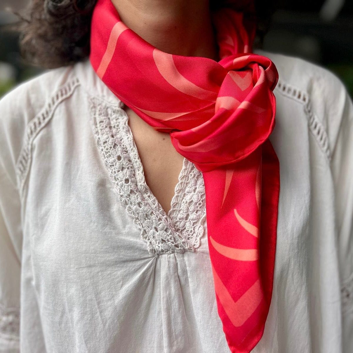Louisemshop Foulard en soie – Ton sur ton de Rouge
